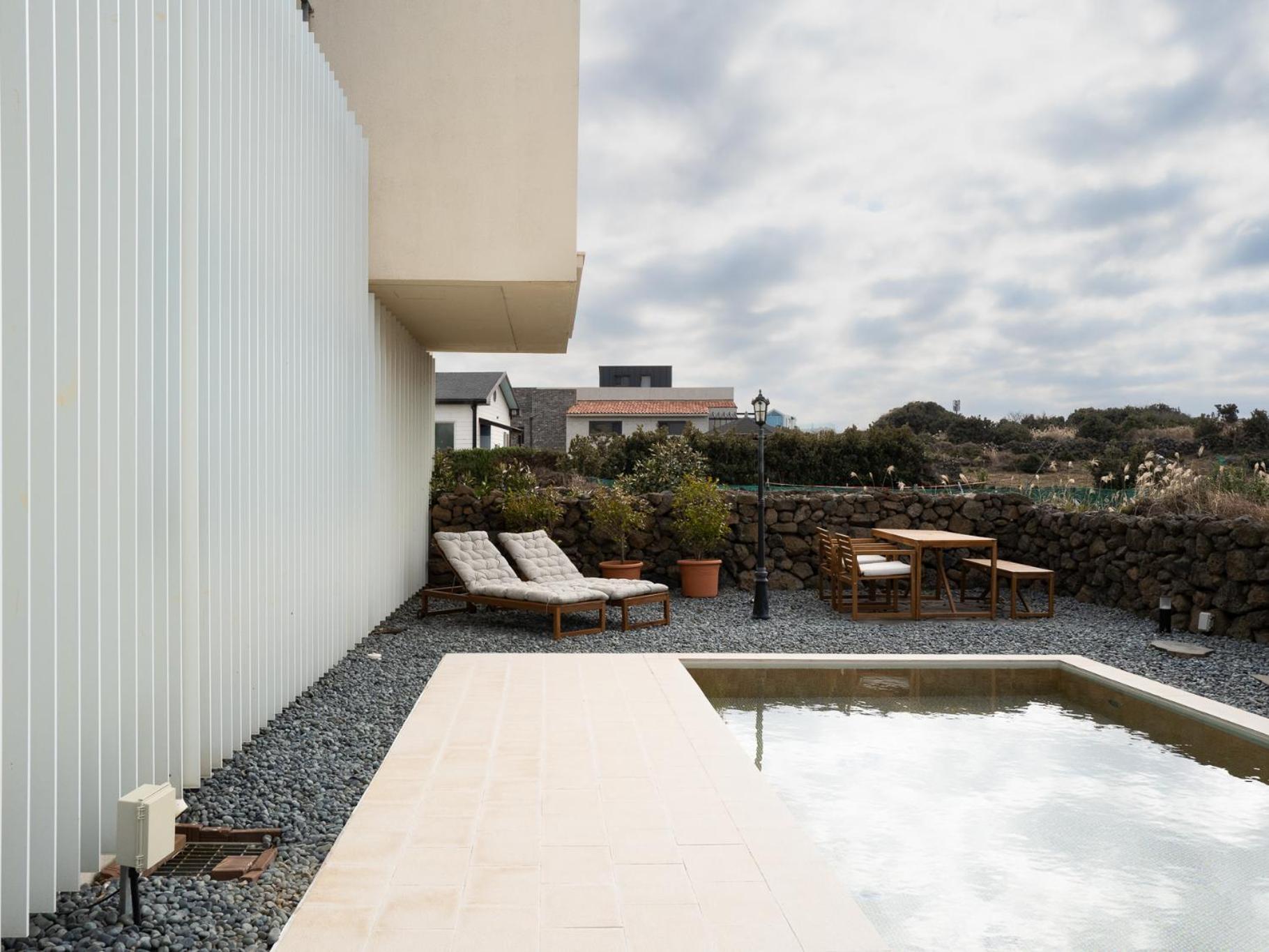 Boutique Pool Villa Namib Jeju Exterior foto